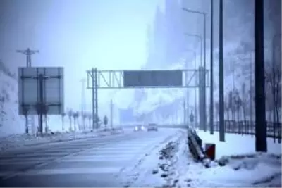 Ilgaz Dağı'nda sis ve kar etkili oluyor
