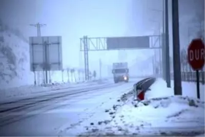 Ilgaz Dağı'nda sis ve kar etkili oluyor