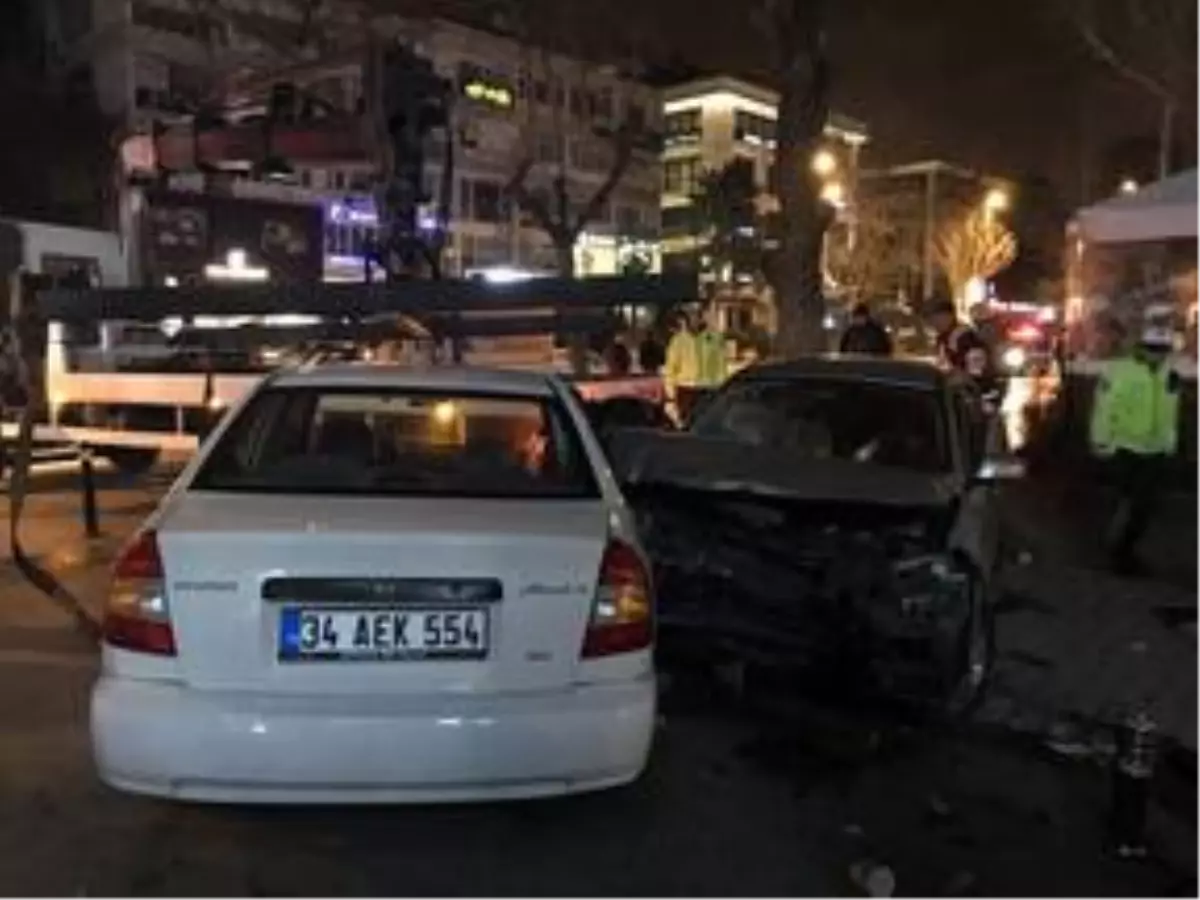 Kadıköy'de trafik kazasında 3 kişi yaralandı