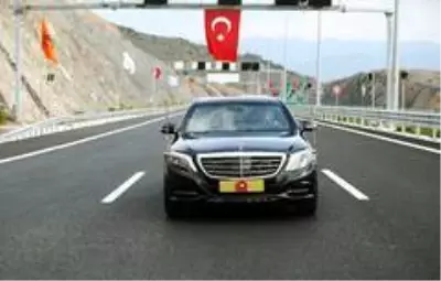 'Kendisi aranızda da ben mi göremiyorum?' 'Kendisi aranızda da ben mi göremiyorum?'