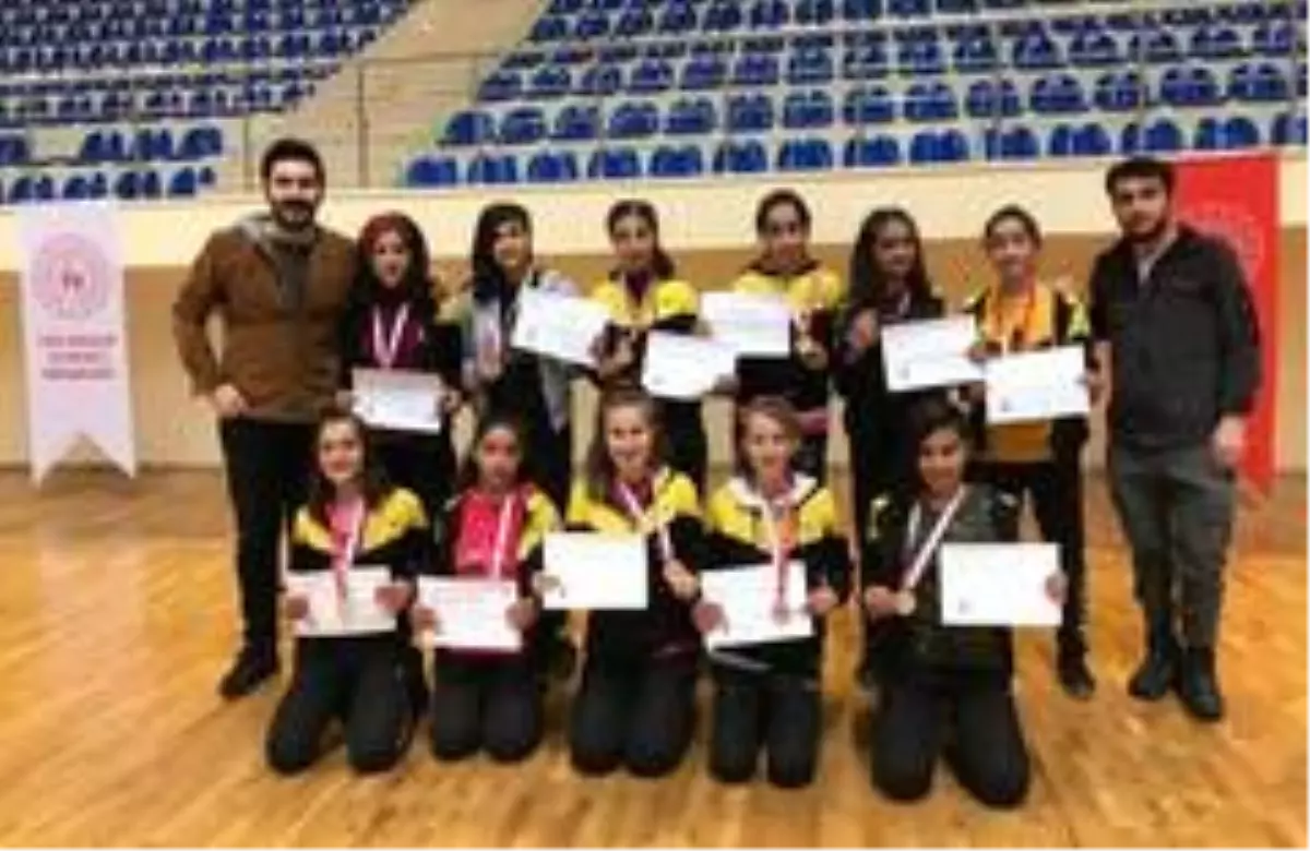Kız öğrenciler bölge şampiyonu oldu