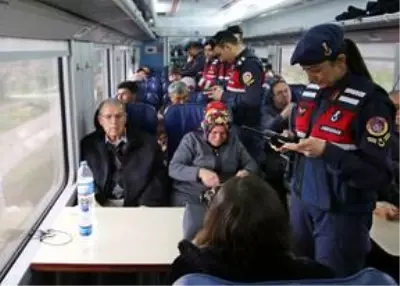 Manisa'da jandarmadan trende güvenlik uygulaması Manisa'da jandarmadan trende güvenlik uygulaması
