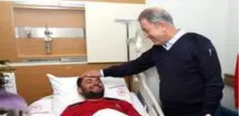 Hatay Devlet Hastanesi: Milli Savunma Bakanı Akar, Hatay'da yaralı askerleri ziyaret etti Hatay Devlet Hastanesi: Milli Savunma Bakanı Akar, Hatay'da yaralı askerleri ziyaret etti