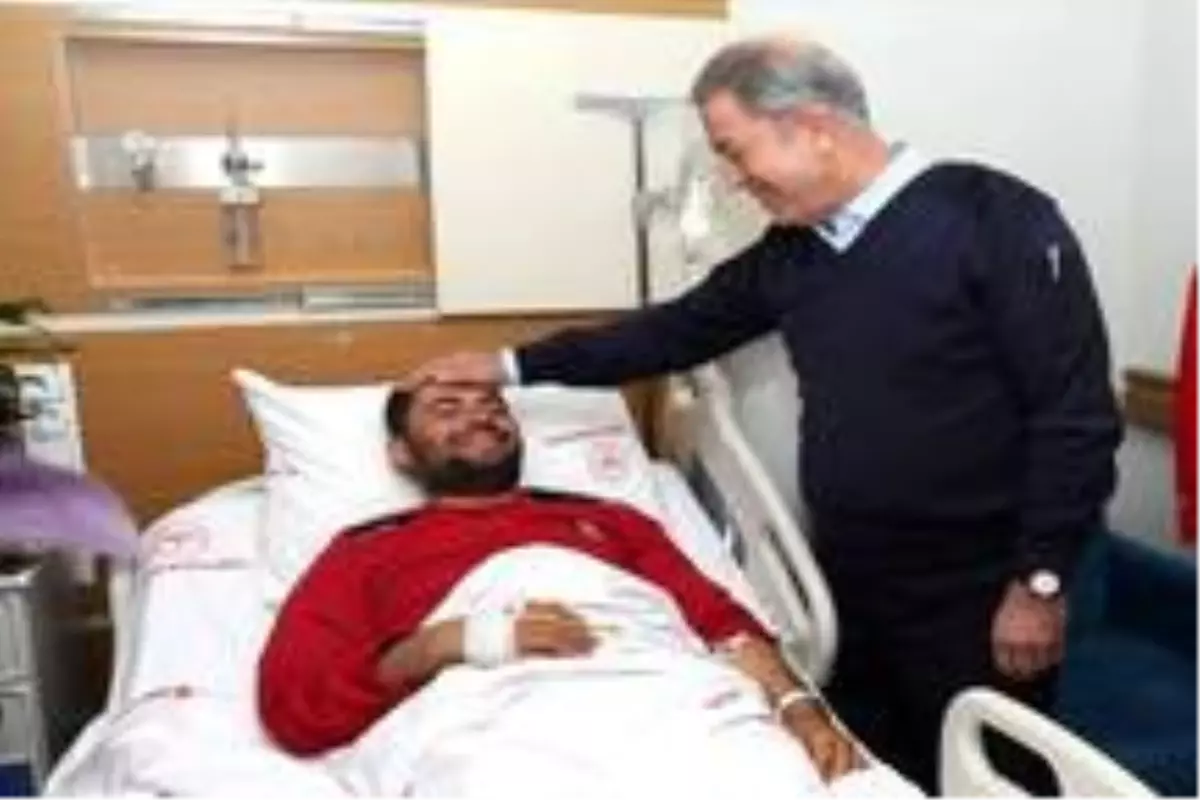 Milli Savunma Bakanı Akar, Hatay'da yaralı askerleri ziyaret etti