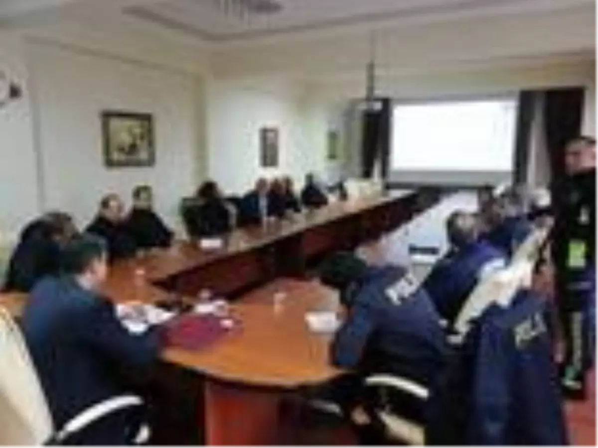 Otobüs kazalarını önleme toplantısı Akçakoca'da yapıldı