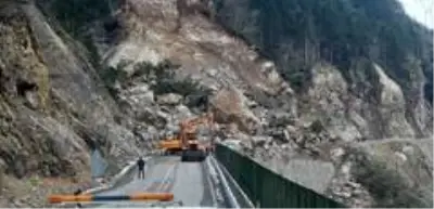 Trabzon-Bayburt karayolunda heyelan Trabzon-Bayburt karayolunda heyelan