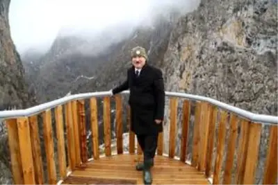Valla Kanyonu'na yaptırılan seyir terası hizmete girdi Valla Kanyonu'na yaptırılan seyir terası hizmete girdi