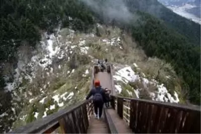 Valla Kanyonu'na yaptırılan seyir terası hizmete girdi Valla Kanyonu'na yaptırılan seyir terası hizmete girdi
