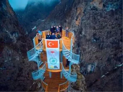 Valla Kanyonu'na yaptırılan seyir terası hizmete girdi Valla Kanyonu'na yaptırılan seyir terası hizmete girdi