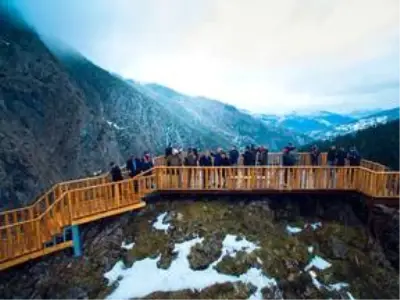 Valla Kanyonu'na yaptırılan seyir terası hizmete girdi Valla Kanyonu'na yaptırılan seyir terası hizmete girdi
