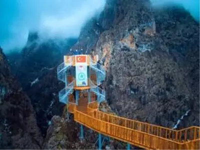 Valla Kanyonu'na yaptırılan seyir terası hizmete girdi Valla Kanyonu'na yaptırılan seyir terası hizmete girdi