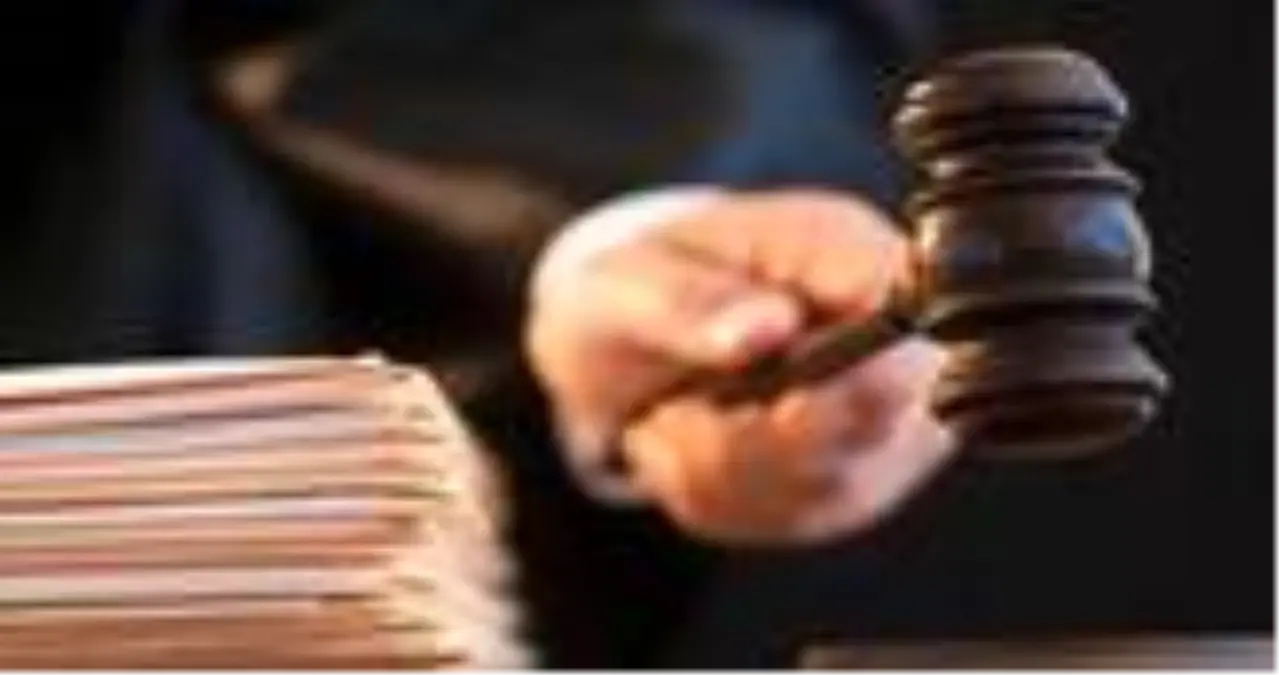 Yemek artıklarını sokak köpeklerine götüren 4 çalışan işten kovuldu