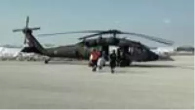 Yolu çığdan kapanan Bahçesaray'daki 5 hastanın imdadına jandarma yetişti