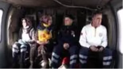 Yolu çığdan kapanan Bahçesaray'daki 5 hastanın imdadına jandarma yetişti