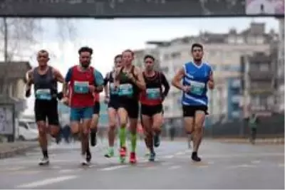 40. Uluslararası Trabzon Yarı Maratonu'nu koşuldu 40. Uluslararası Trabzon Yarı Maratonu'nu koşuldu
