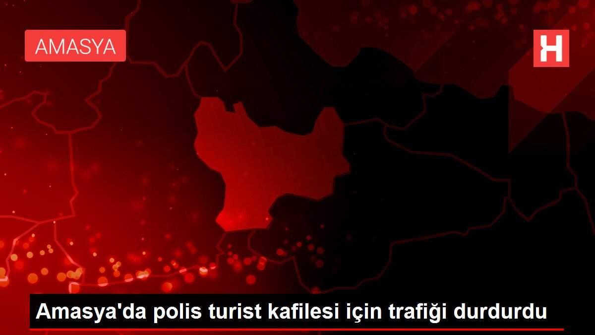 Amasya'da polis turist kafilesi için trafiği durdurdu