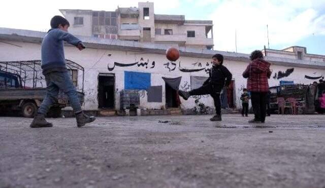 Bombalardan kaçıp, hapishaneye sığındılar