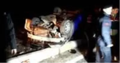 Denizli'de yolcu otobüsü ile otomobil çarpıştı: 3 ölü, 2 yaralı Denizli'de yolcu otobüsü ile otomobil çarpıştı: 3 ölü, 2 yaralı