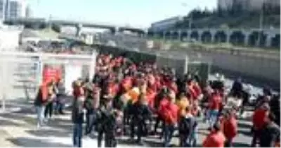 Derbi öncesi olay! Bir otobüs dolusu taraftar, karakola götürüldü Derbi öncesi olay! Bir otobüs dolusu taraftar, karakola götürüldü