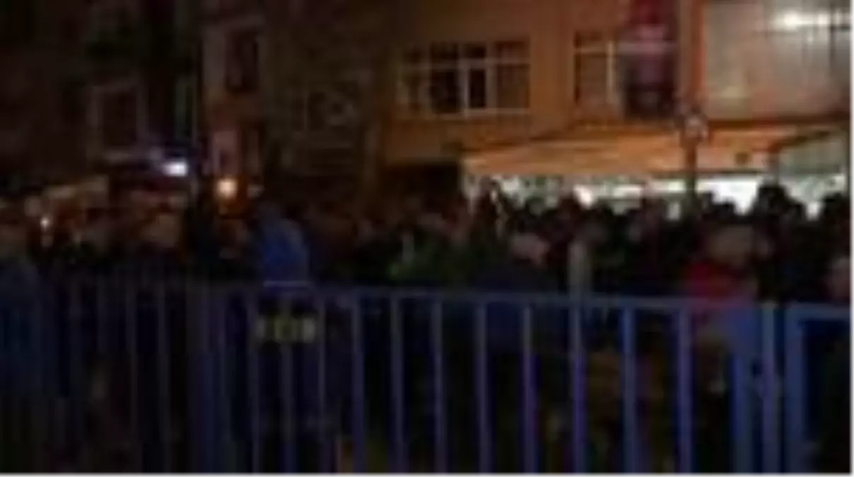 Fenerbahçe-Galatasaray derbisi ardından - Fenerbahçe taraftarının protestosu