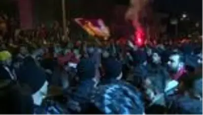 Fenerbahçe-Galatasaray derbisi ardından - Metin Oktay Tesisleri önü (1) Fenerbahçe-Galatasaray derbisi ardından - Metin Oktay Tesisleri önü (1)