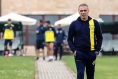 Fenerbahçeli taraftarlar, Tolgay'ı ilk 11'e alan Ersun Yanal'a tepki gösterdi