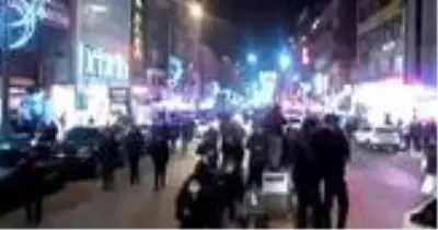 İran'da meydana gelen ikinci depremin ardından vatandaşlar sokağa çıktı İran'da meydana gelen ikinci depremin ardından vatandaşlar sokağa çıktı
