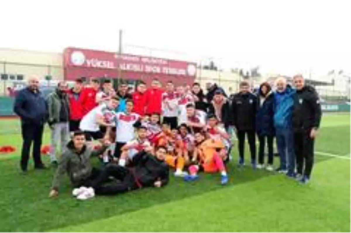 Manisa Spor Lisesi yarı finale yükseldi
