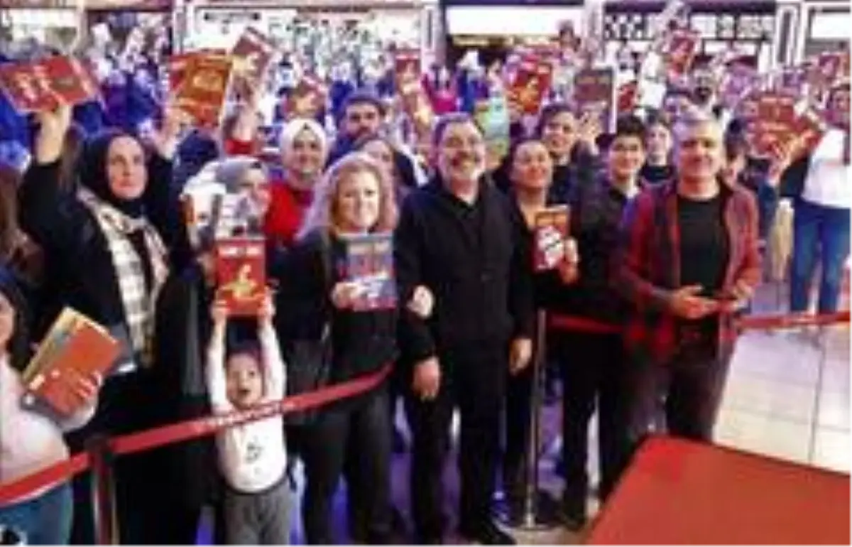 Polisiye romanların ünlü ismi Samsun'da okurlarıyla buluştu