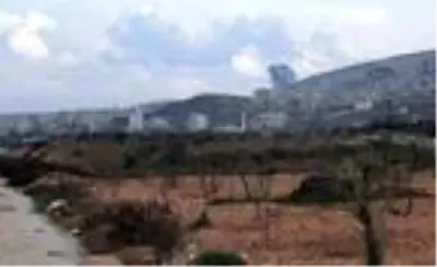 İdlib'deki El Barah kasabası, rejim uçakları tarafından bombalandı.