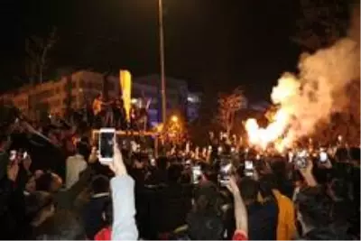 Şanlıurfalılar Galatasaray galibiyetini davul-zurna ile kutladı Şanlıurfalılar Galatasaray galibiyetini davul-zurna ile kutladı
