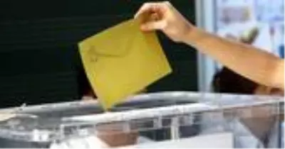 Son ankete göre ittifaklar arasındaki oy farkı yüzde 2,5'e geriledi Son ankete göre ittifaklar arasındaki oy farkı yüzde 2,5'e geriledi