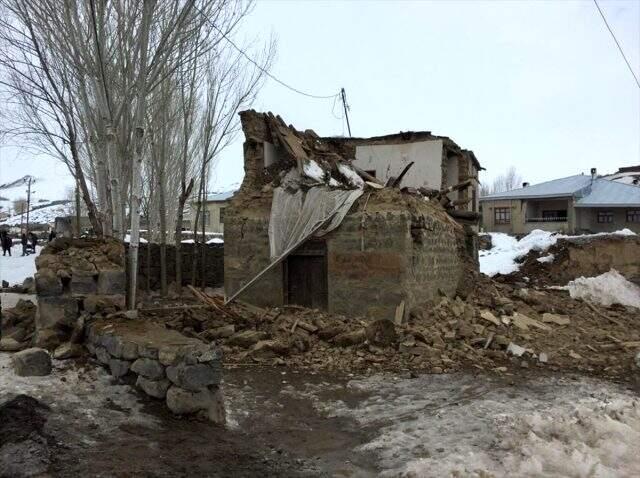 Son Dakika: İran'da meydana gelen 5.9'luk deprem sonrası Van'da 8 kişi hayatını kaybetti