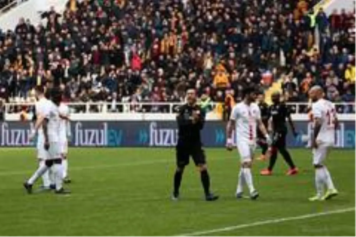 Süper Lig: Yeni Malatyaspor: 1 - Antalyaspor: 1 (İlk yarı)