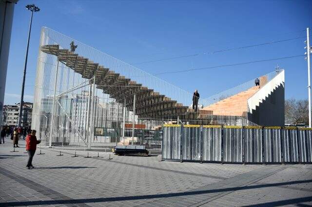 Taksim Meydanı'ndaki Kavuşma Durağı kaldırılıyor