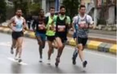 Uluslararası Trabzon Yarı Maratonu koşuldu Uluslararası Trabzon Yarı Maratonu koşuldu