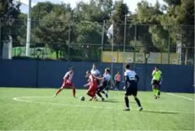 Yunusemre Belediyespor, Ayvalıkgücü Belediyespor'u tek golle geçti