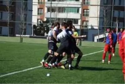 Yunusemre Belediyespor, Ayvalıkgücü Belediyespor'u tek golle geçti