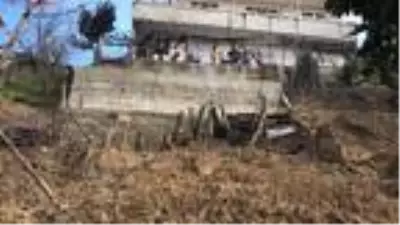Zonguldak'ta, 9 kişinin oturduğu binaya 'heyelan' tahliyesi Zonguldak'ta, 9 kişinin oturduğu binaya 'heyelan' tahliyesi
