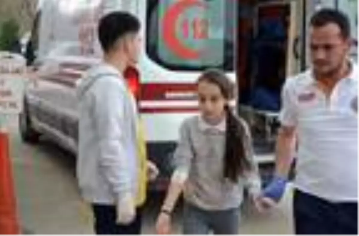 4 öğrenci doğum günü pastasından zehirlendi