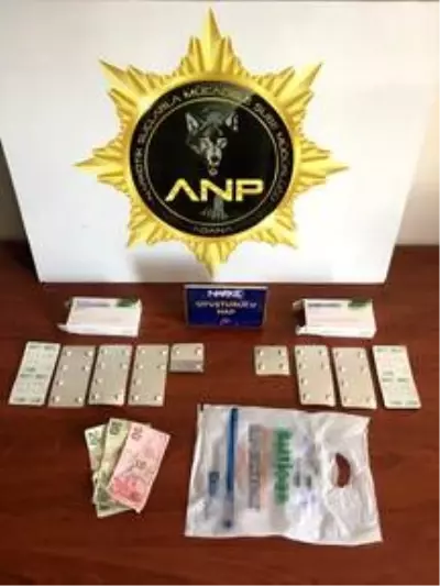 Adana'da uyuşturucu operasyonunda yakalanan 8 zanlıdan 3'ü tutuklandı Adana'da uyuşturucu operasyonunda yakalanan 8 zanlıdan 3'ü tutuklandı