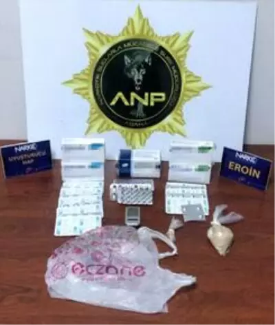 Adana'da uyuşturucu operasyonunda yakalanan 8 zanlıdan 3'ü tutuklandı Adana'da uyuşturucu operasyonunda yakalanan 8 zanlıdan 3'ü tutuklandı