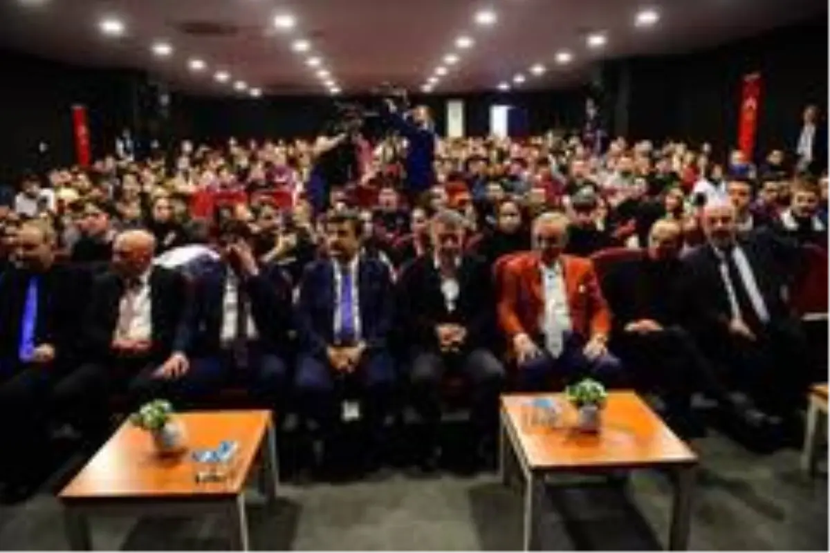 Ahmet Ağaoğlu, öğrencilerle bir araya geldi