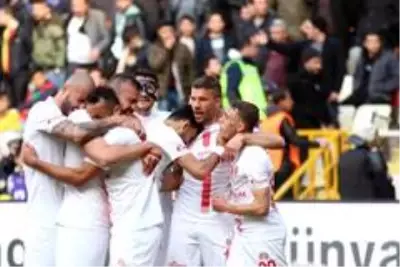 Antalyaspor'dan ikinci yarıda büyük çıkış Antalyaspor'dan ikinci yarıda büyük çıkış