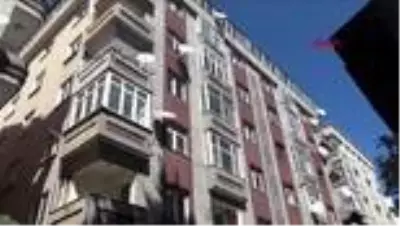 Avcılar'daki 4 ay önce mühürlenen bina henüz yıkılmadı; çevre sakinleri endişeli Avcılar'daki 4 ay önce mühürlenen bina henüz yıkılmadı; çevre sakinleri endişeli