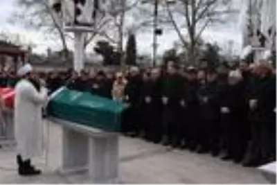 Bakan Albayrak İ.Ü. Cerrahpaşa Rektörünün annesinin cenaze törenine katıldı Bakan Albayrak İ.Ü. Cerrahpaşa Rektörünün annesinin cenaze törenine katıldı