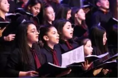 Başakşehirli öğrenciler, 'Bozkırın Tezenesi'ni andı Başakşehirli öğrenciler, 'Bozkırın Tezenesi'ni andı