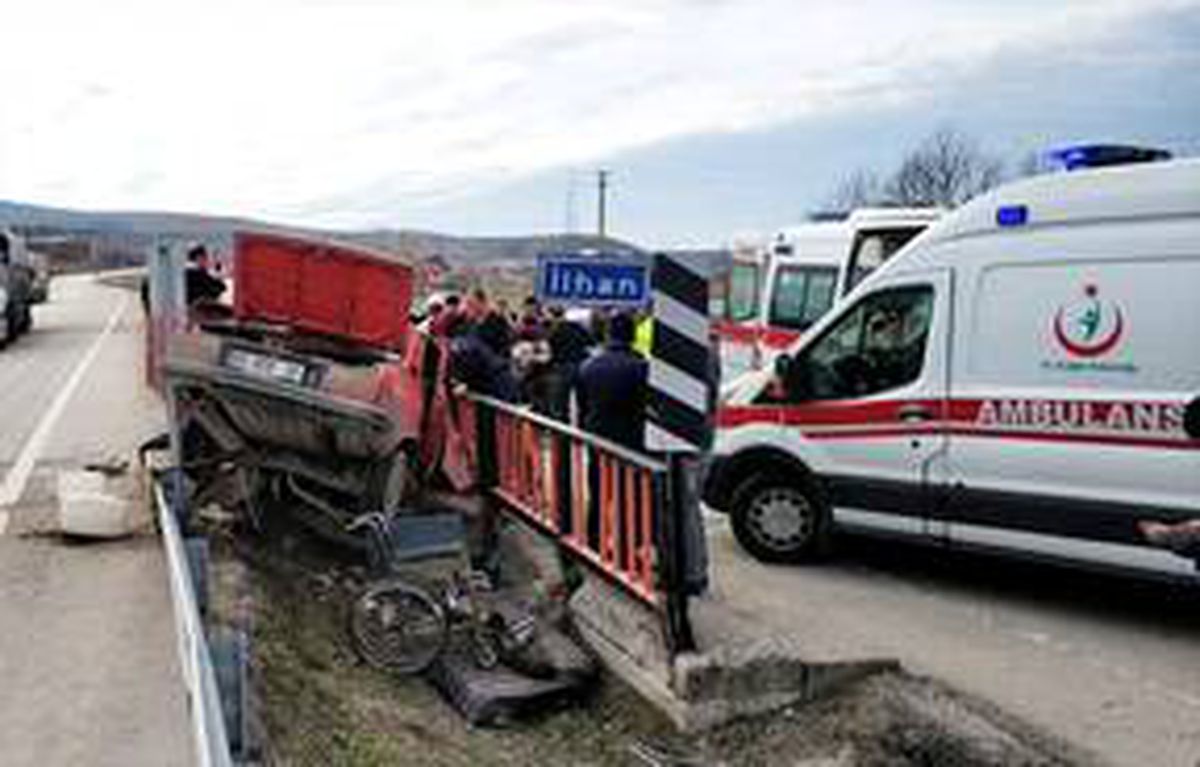 Başkentteki trafik kazasında aynı aileden 3 kişi yaralandı