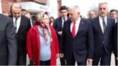 Binali Yıldırım'a fahri doktora ünvanı verildi Binali Yıldırım'a fahri doktora ünvanı verildi