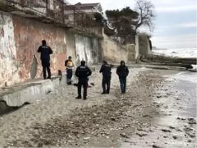 Büyükçekmece sahilinde yürüyüş yapan kadın, bir kadının cansız bedenine rastladı Büyükçekmece sahilinde yürüyüş yapan kadın, bir kadının cansız bedenine rastladı